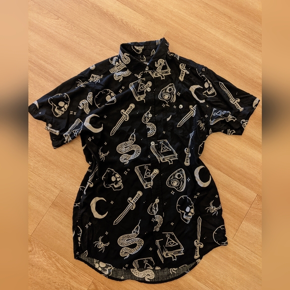 Hot Topic Tops - Hot Topic top.